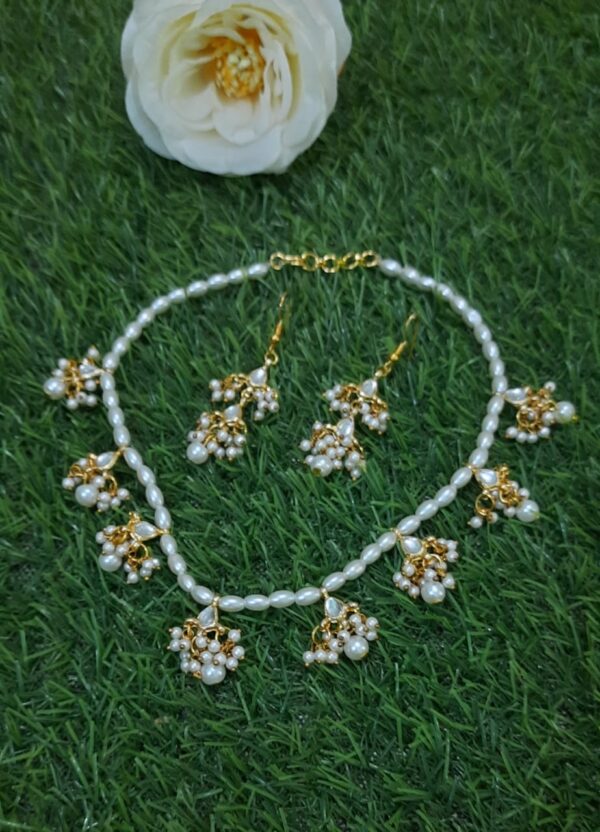 Glass Pearls Minakari Kundan Neckpiece - Image 4