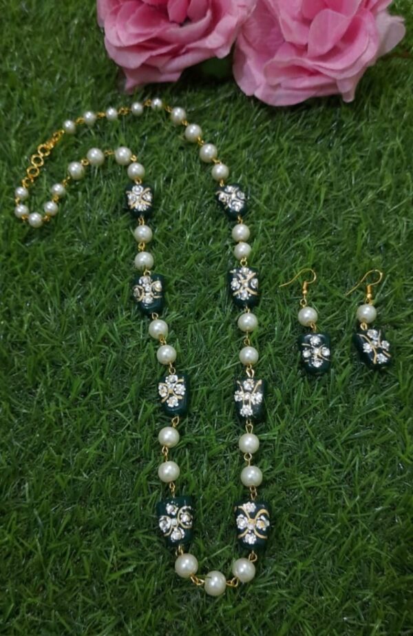 Pearls and Maroon Thermal Beads Neckpiece With Earrings - Image 2