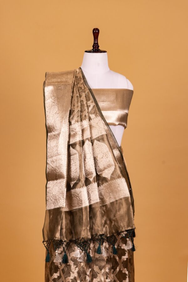 Green Tissue Pure Silk Dyed Saree - Image 5